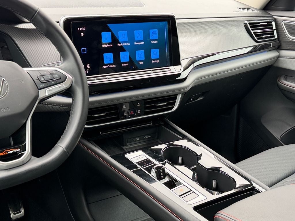 2024 Volkswagen Atlas 2.0T Peak Edition SEL