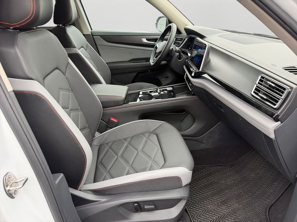 2024 Volkswagen Atlas 2.0T Peak Edition SEL