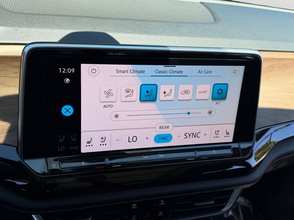 2024 Volkswagen Atlas 2.0T SE w/Technology