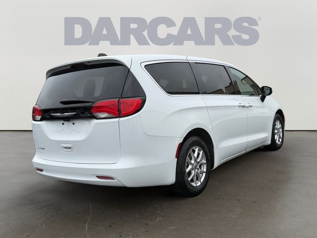 2023 Chrysler Voyager LX