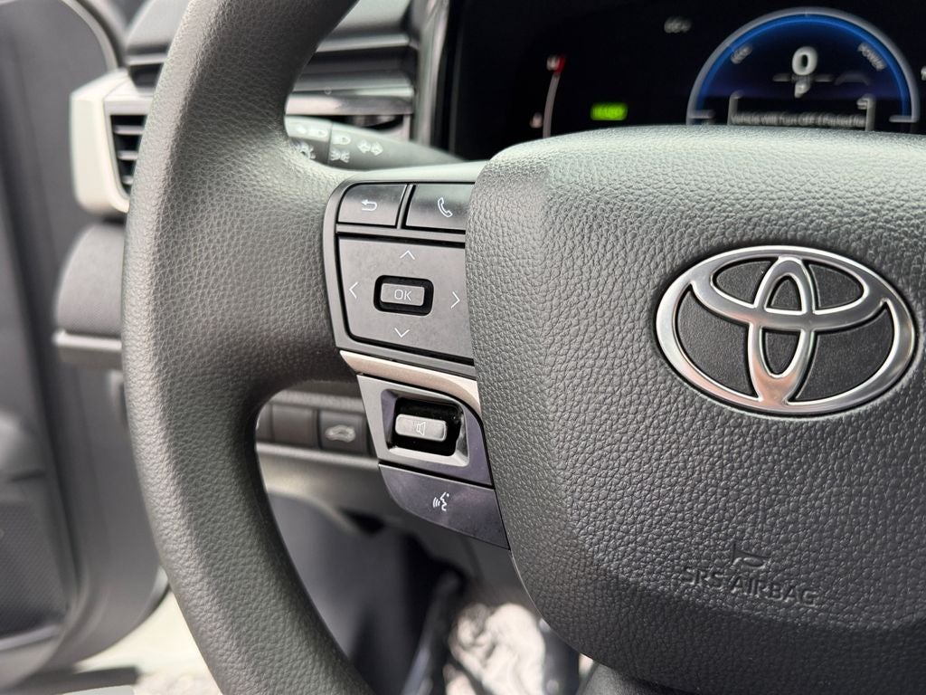 2025 Toyota Camry LE - Photo 20