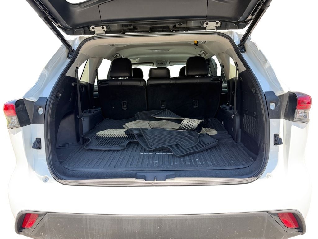 2022 Toyota Highlander LE