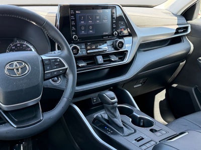 2022 Toyota Highlander LE