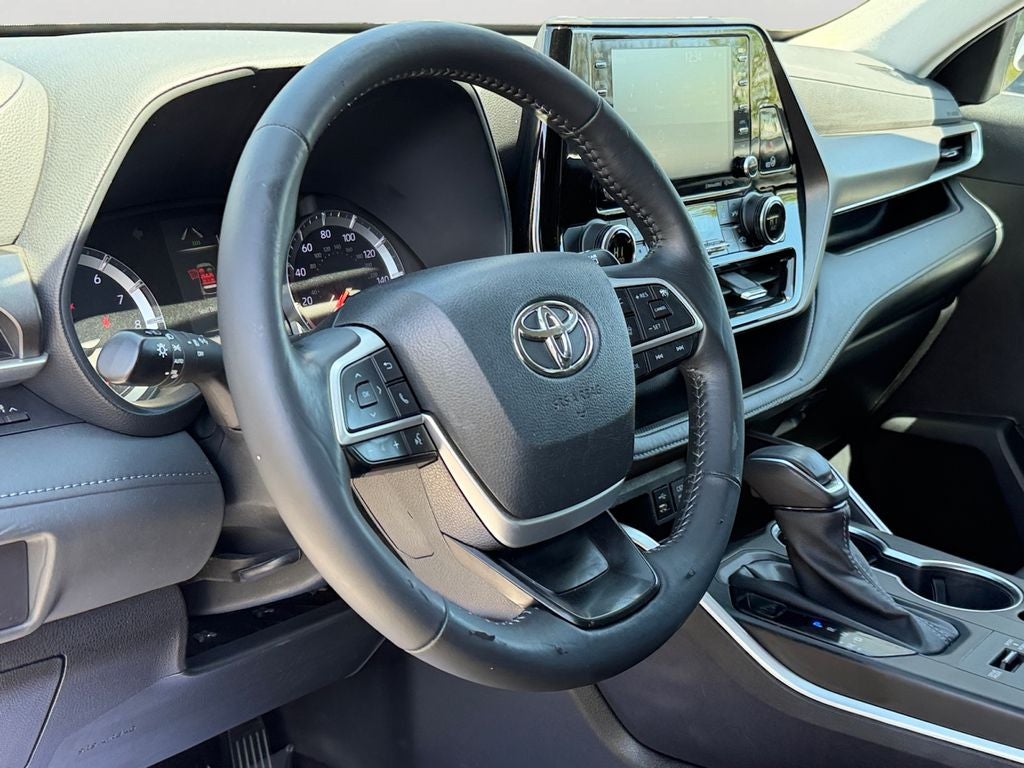 2022 Toyota Highlander LE