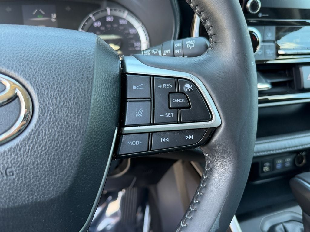 2022 Toyota Highlander LE