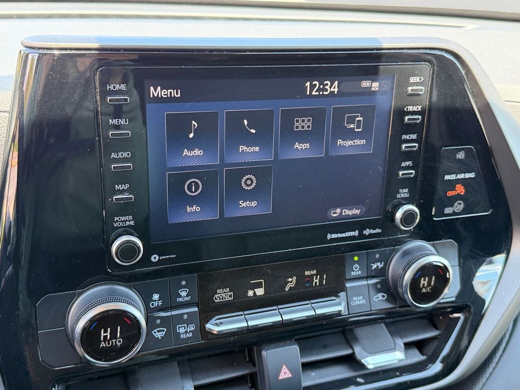 2022 Toyota Highlander LE