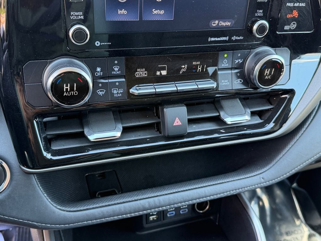 2022 Toyota Highlander LE