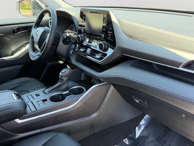 2022 Toyota Highlander LE