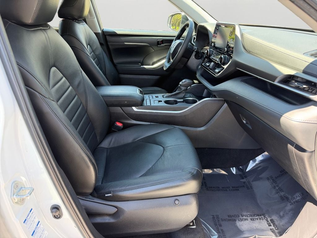 2022 Toyota Highlander LE