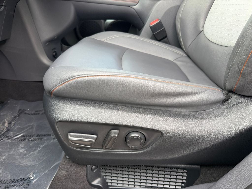 2023 Toyota Sienna XSE 7 Passenger