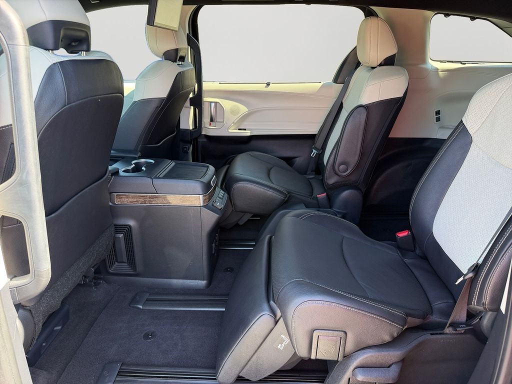 2025 Toyota Sienna Platinum 7 Passenger