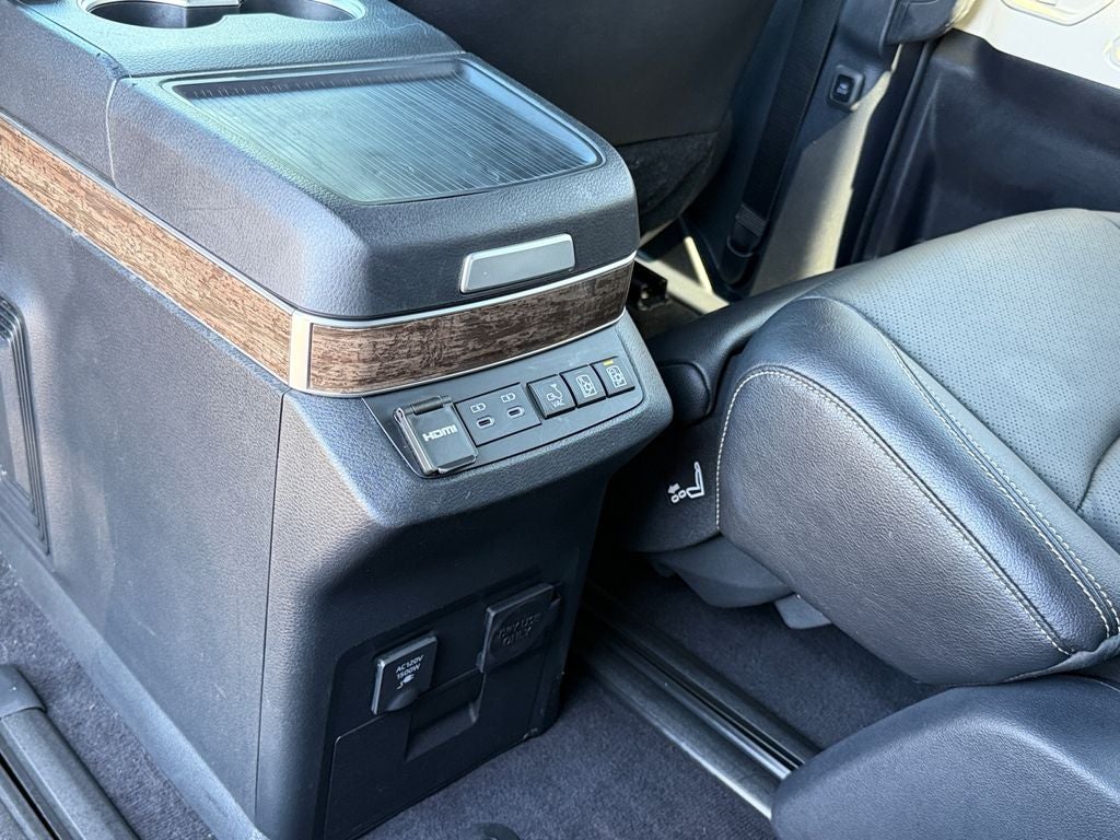 2025 Toyota Sienna Platinum 7 Passenger