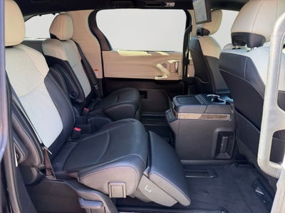 2025 Toyota Sienna Platinum 7 Passenger