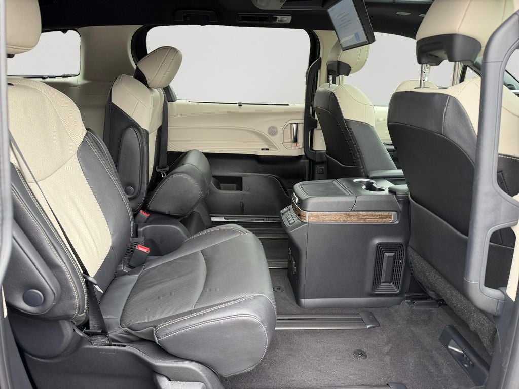 2025 Toyota Sienna Platinum 7 Passenger