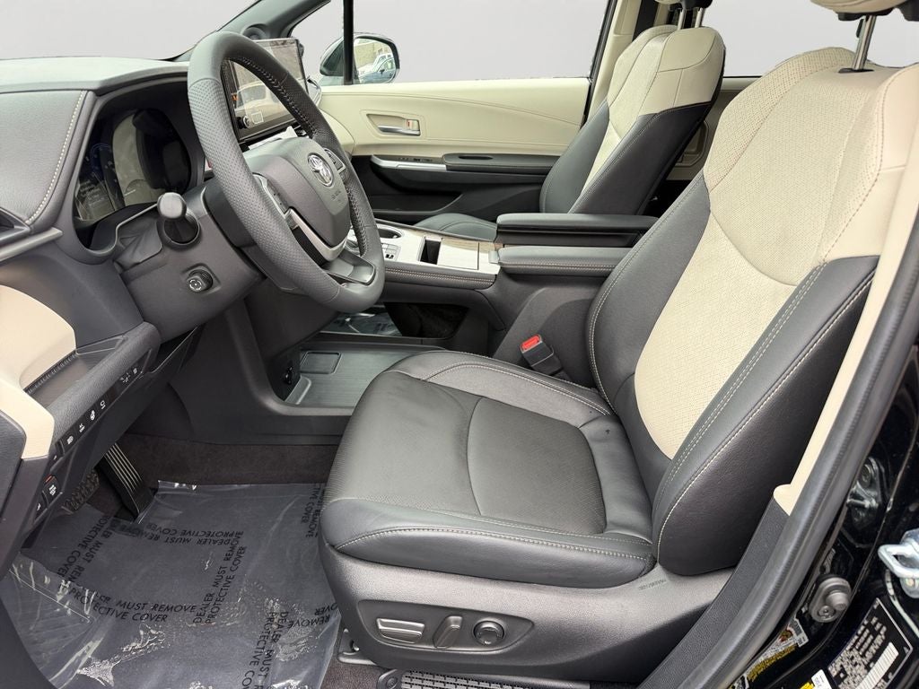 2025 Toyota Sienna Platinum 7 Passenger