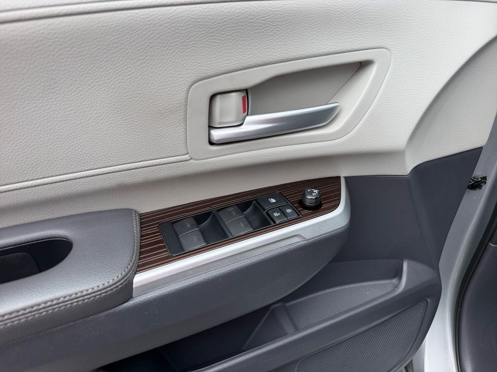 2021 Toyota Sienna XLE 7 Passenger