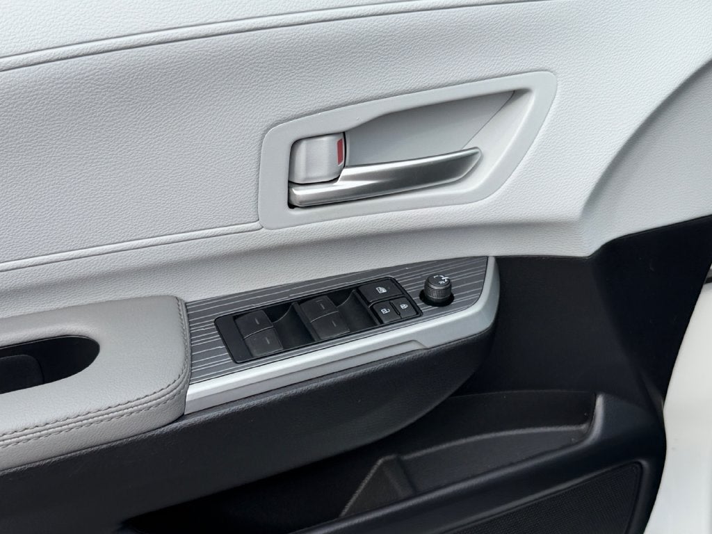 2025 Toyota Sienna XLE 7 Passenger