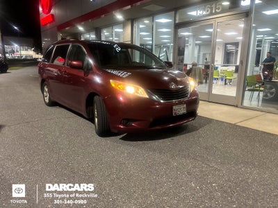 2014 Toyota Sienna LE 8 Passenger