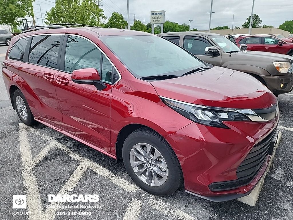 2025 Toyota Sienna LE 8 Passenger