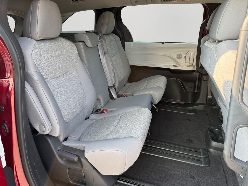2025 Toyota Sienna LE 8 Passenger