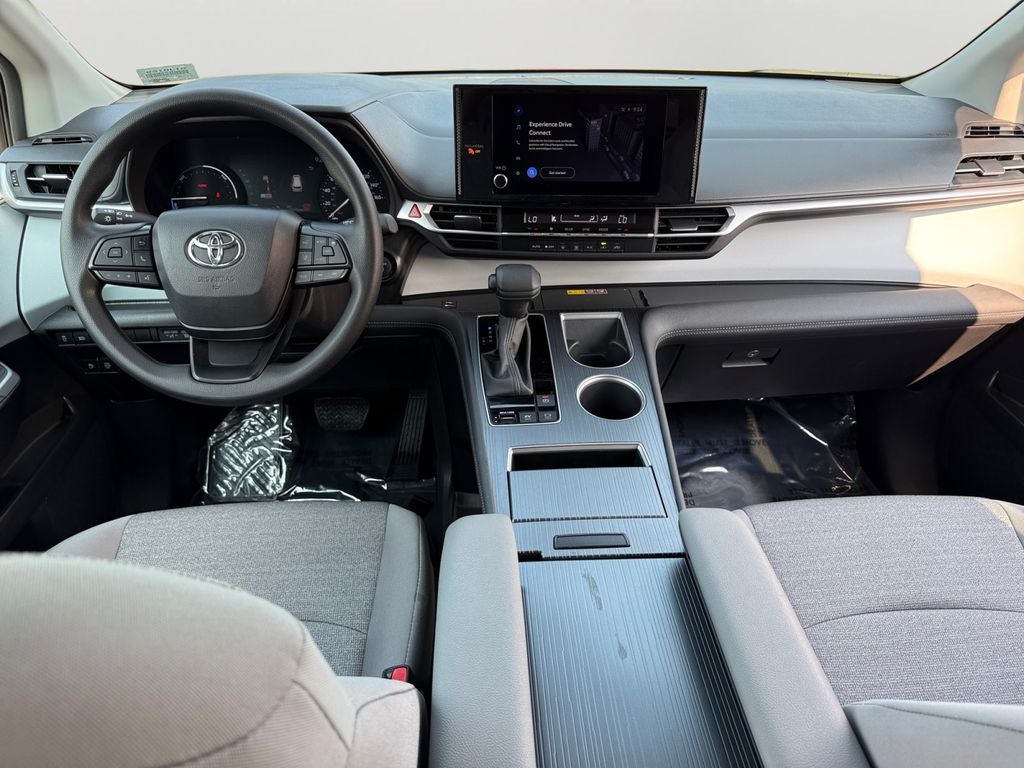 2025 Toyota Sienna LE 8 Passenger