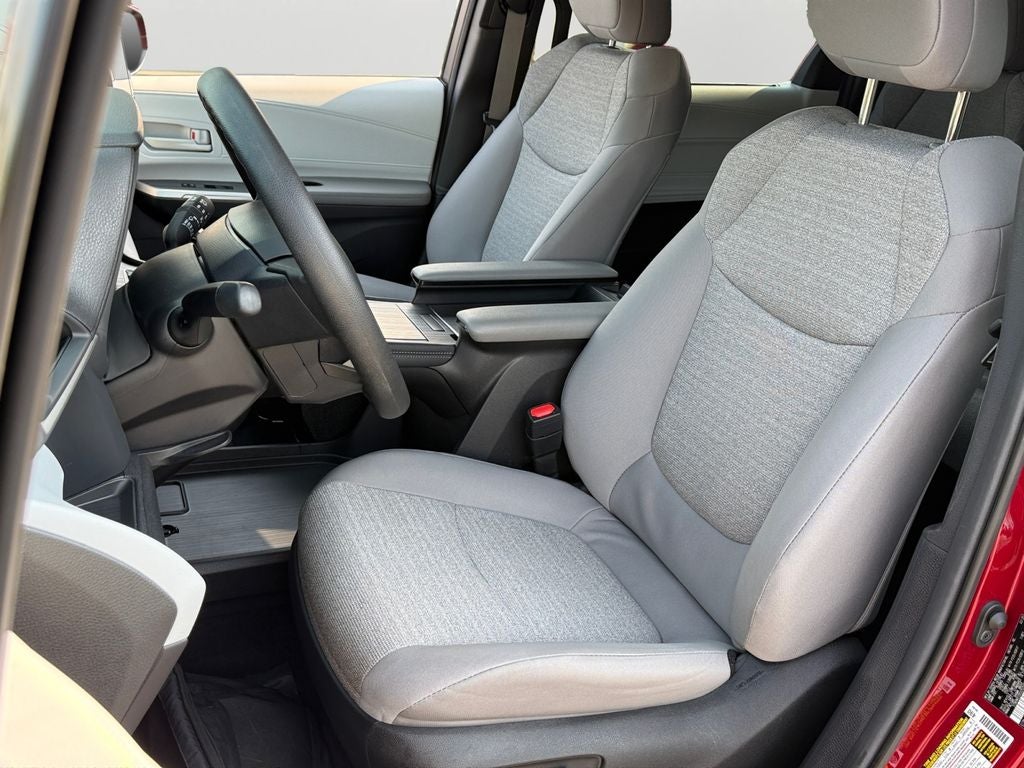 2025 Toyota Sienna LE 8 Passenger