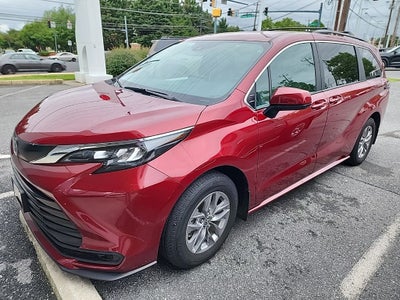 2025 Toyota Sienna LE 8 Passenger