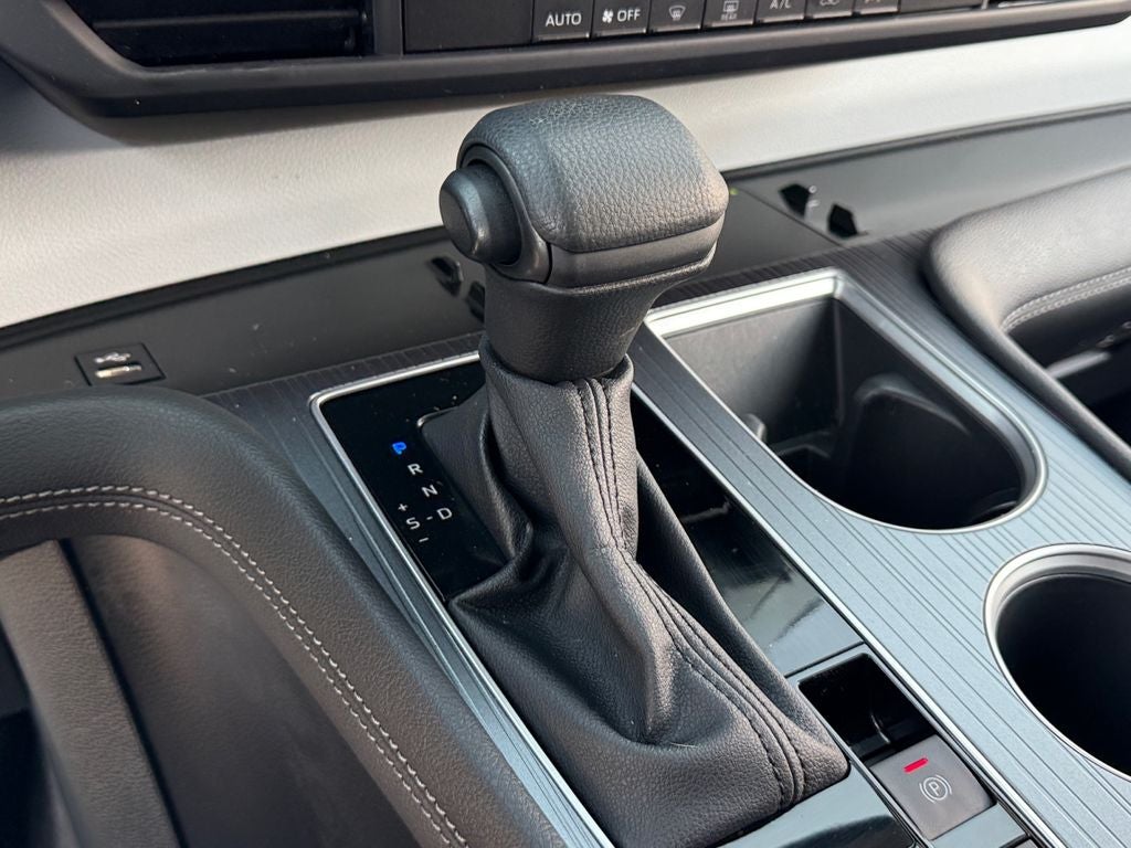 2025 Toyota Sienna LE 8 Passenger