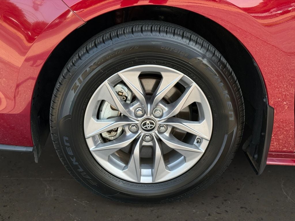 2025 Toyota Sienna LE 8 Passenger