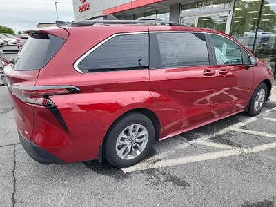 2025 Toyota Sienna LE 8 Passenger