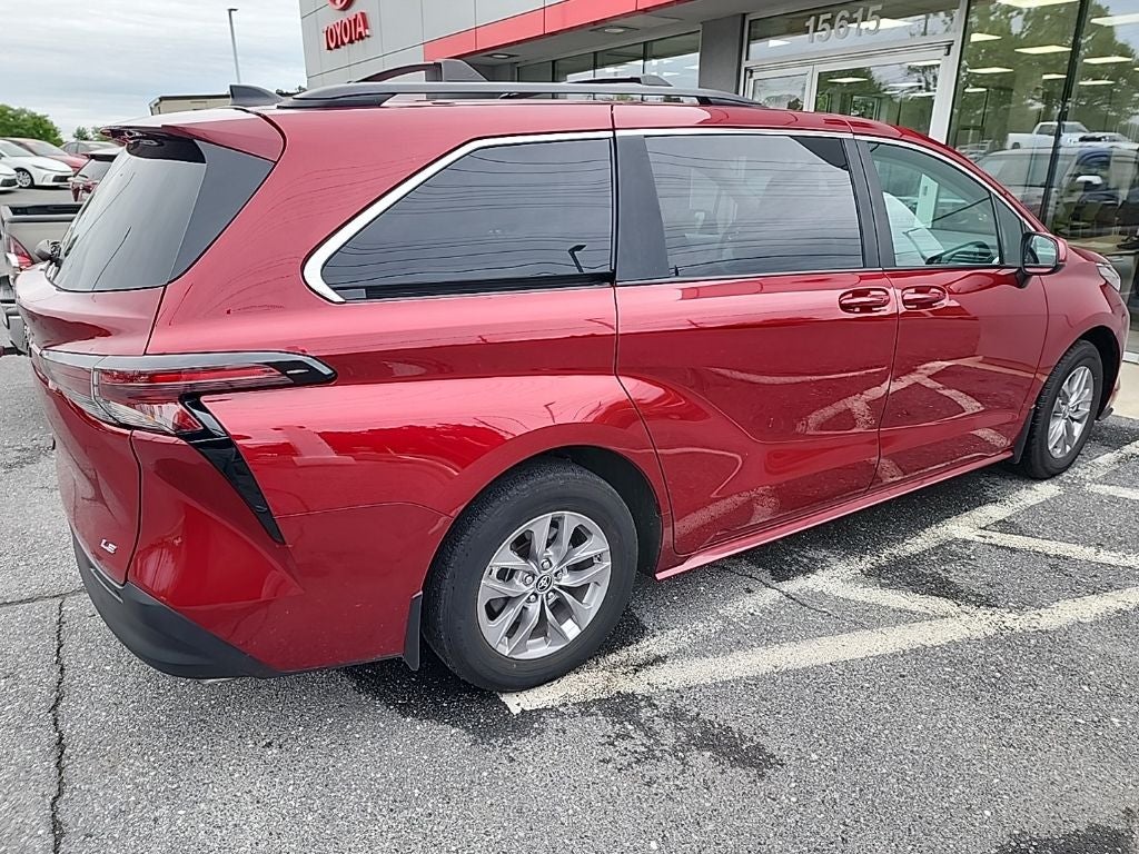 2025 Toyota Sienna LE 8 Passenger