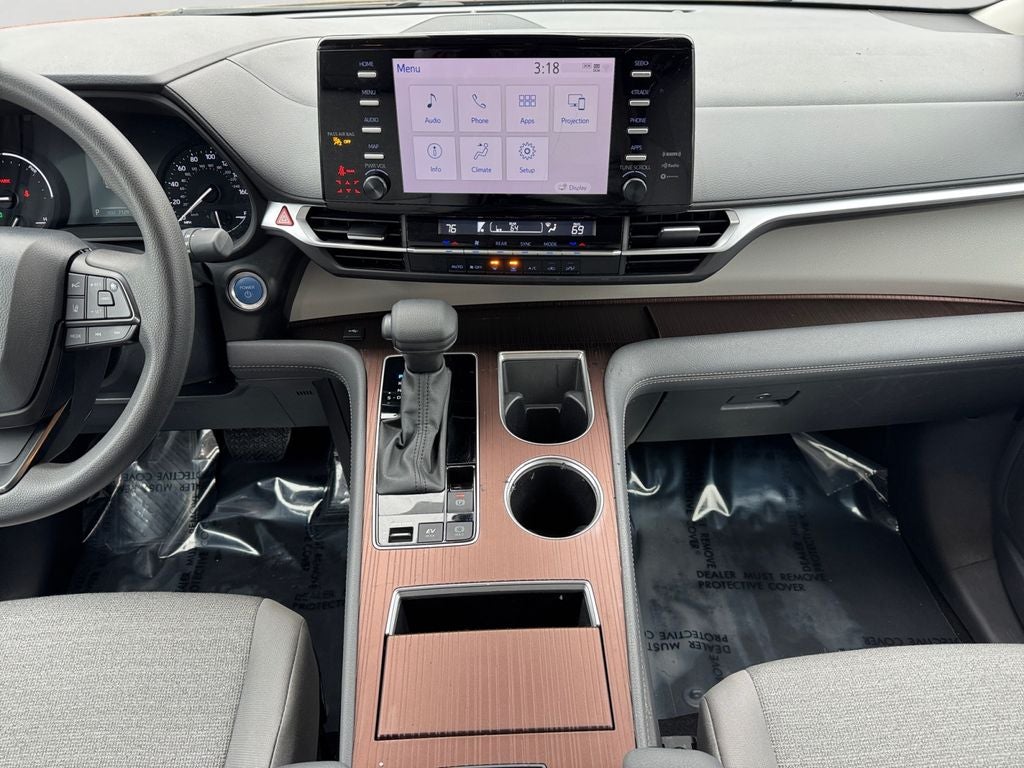 2024 Toyota Sienna LE 8 Passenger