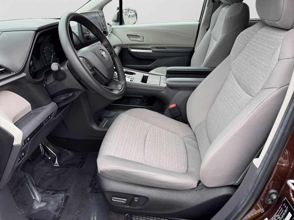 2024 Toyota Sienna LE 8 Passenger