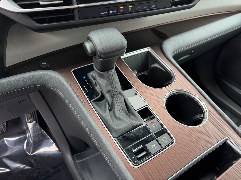 2024 Toyota Sienna LE 8 Passenger