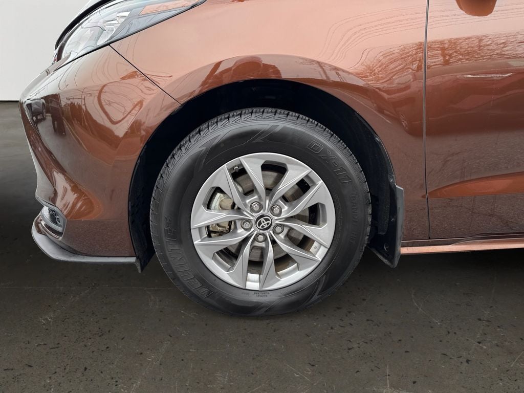 2024 Toyota Sienna LE 8 Passenger
