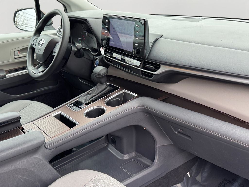 2024 Toyota Sienna LE 8 Passenger