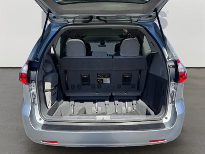2020 Toyota Sienna LE 7 Passenger
