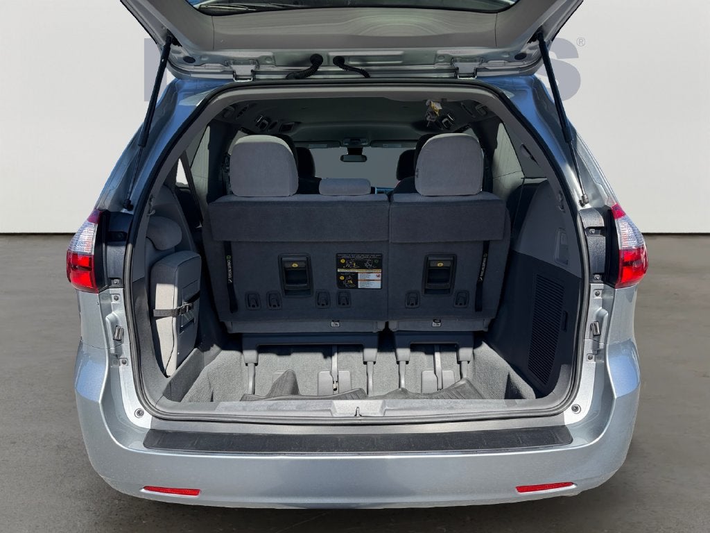 2020 Toyota Sienna LE 7 Passenger