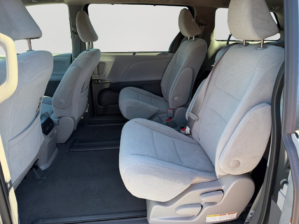 2020 Toyota Sienna LE 7 Passenger