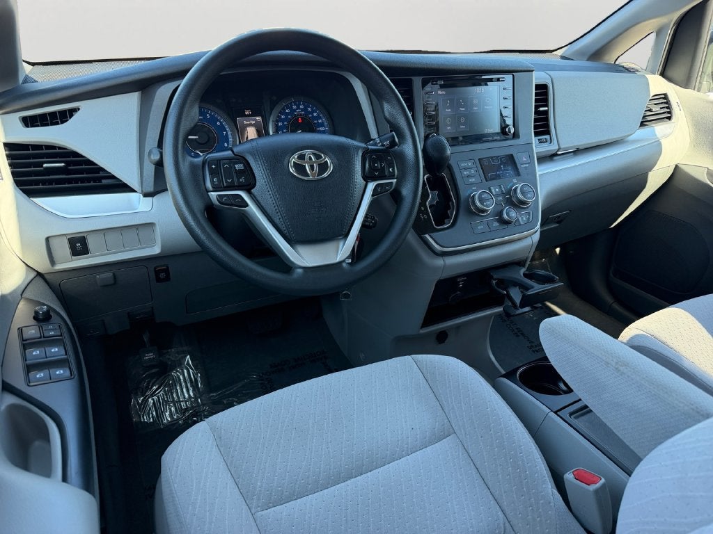 2020 Toyota Sienna LE 7 Passenger