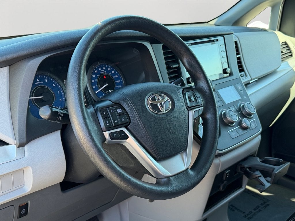 2020 Toyota Sienna LE 7 Passenger