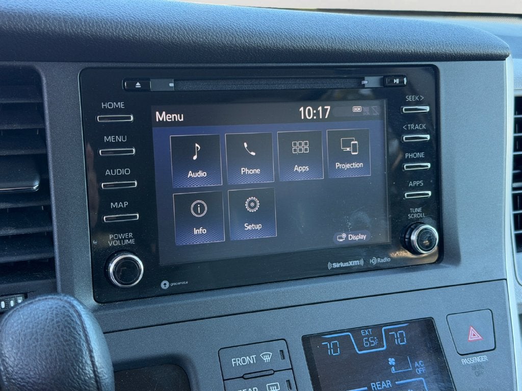 2020 Toyota Sienna LE 7 Passenger