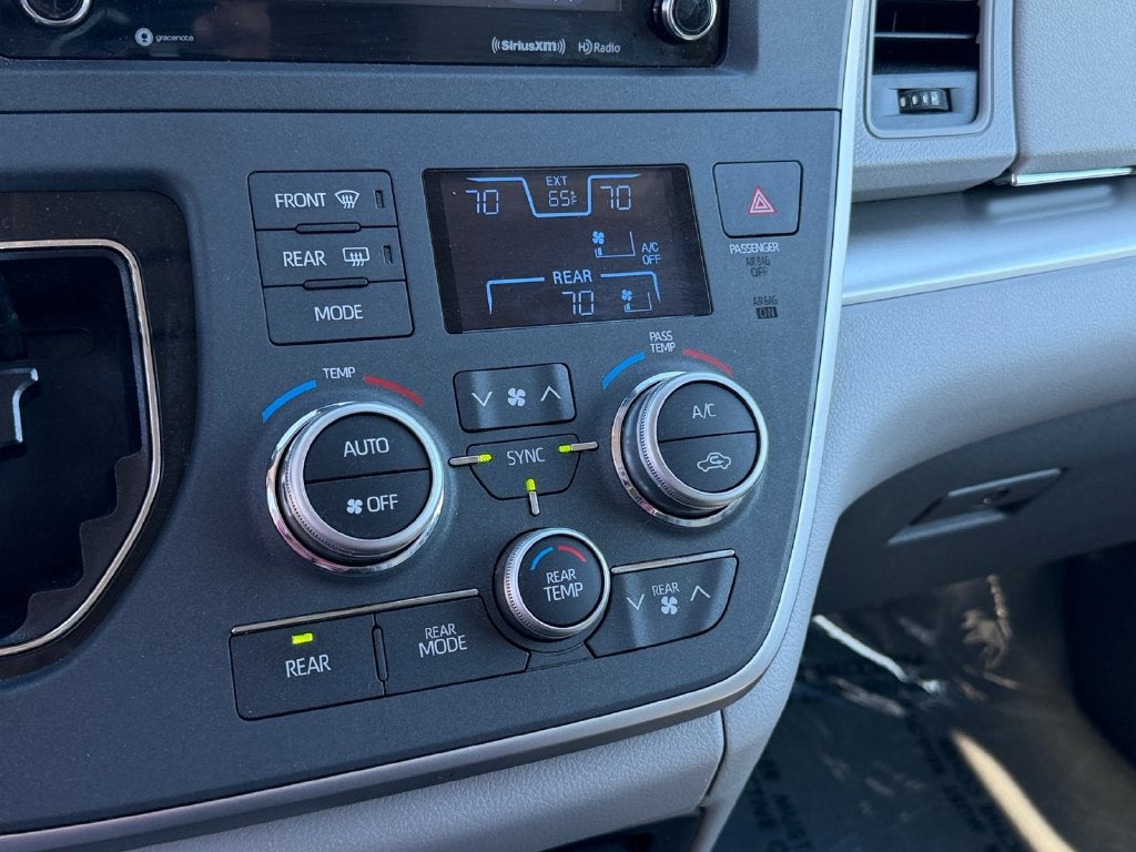 2020 Toyota Sienna LE 7 Passenger