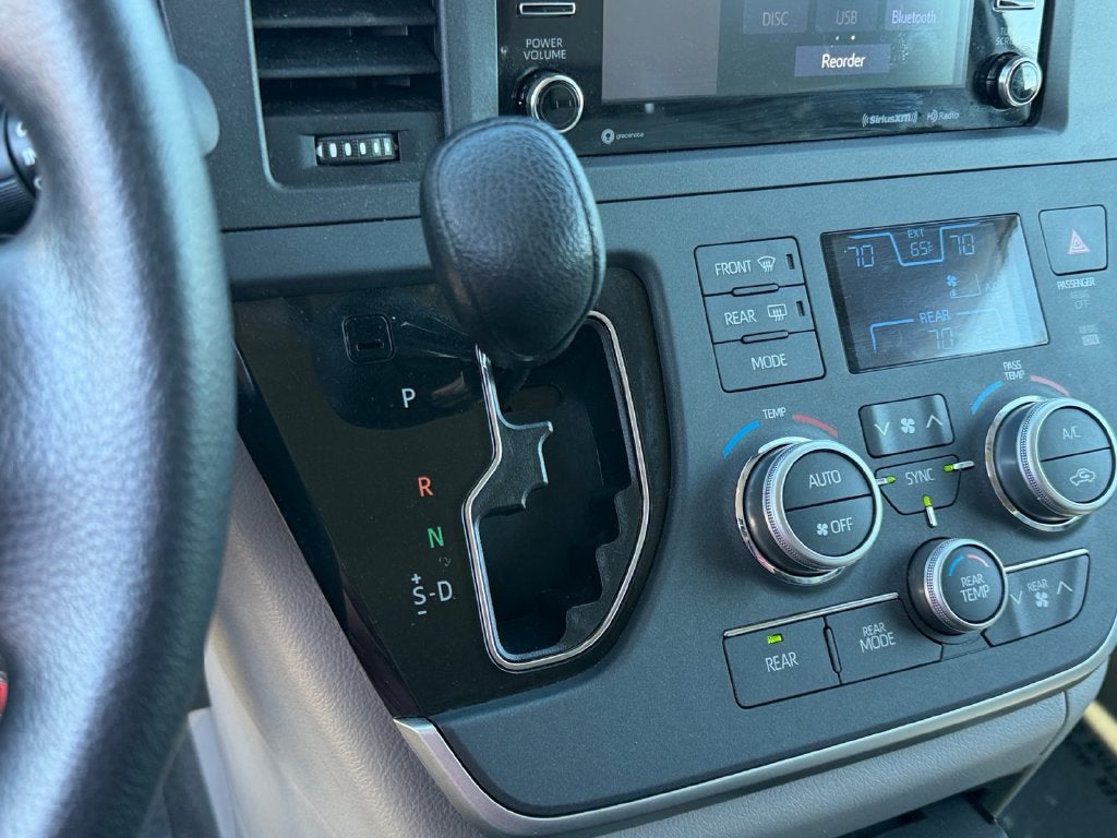 2020 Toyota Sienna LE 7 Passenger