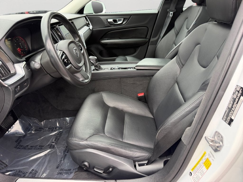 2020 Volvo S60 T6 Momentum