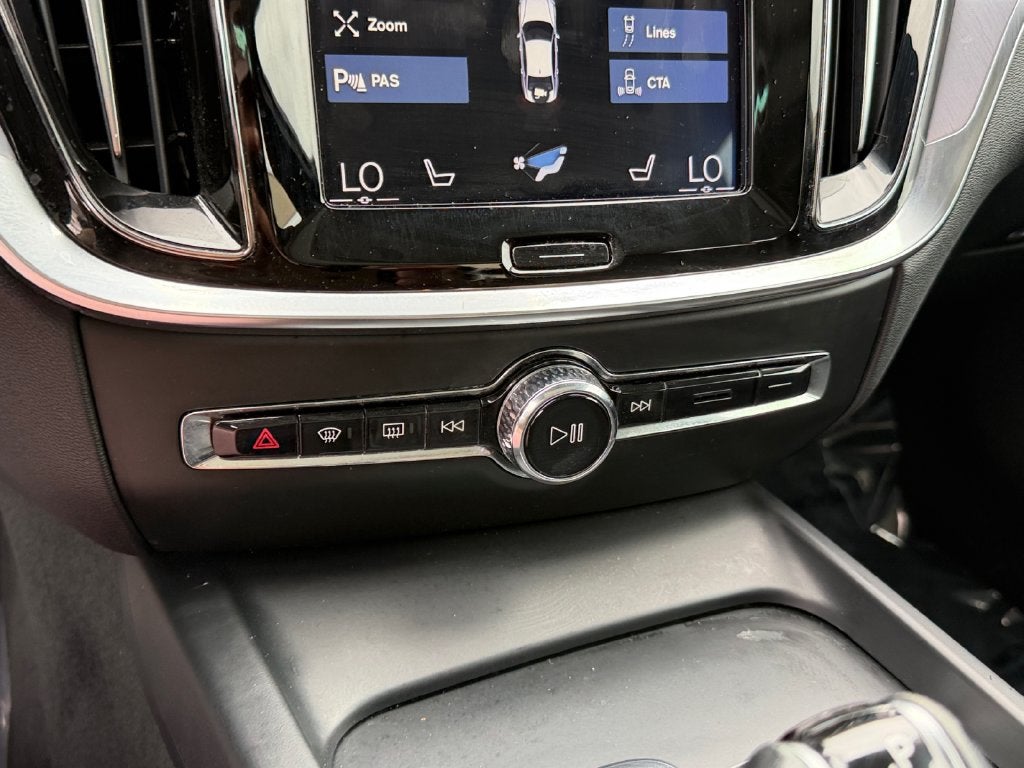 2020 Volvo S60 T6 Momentum