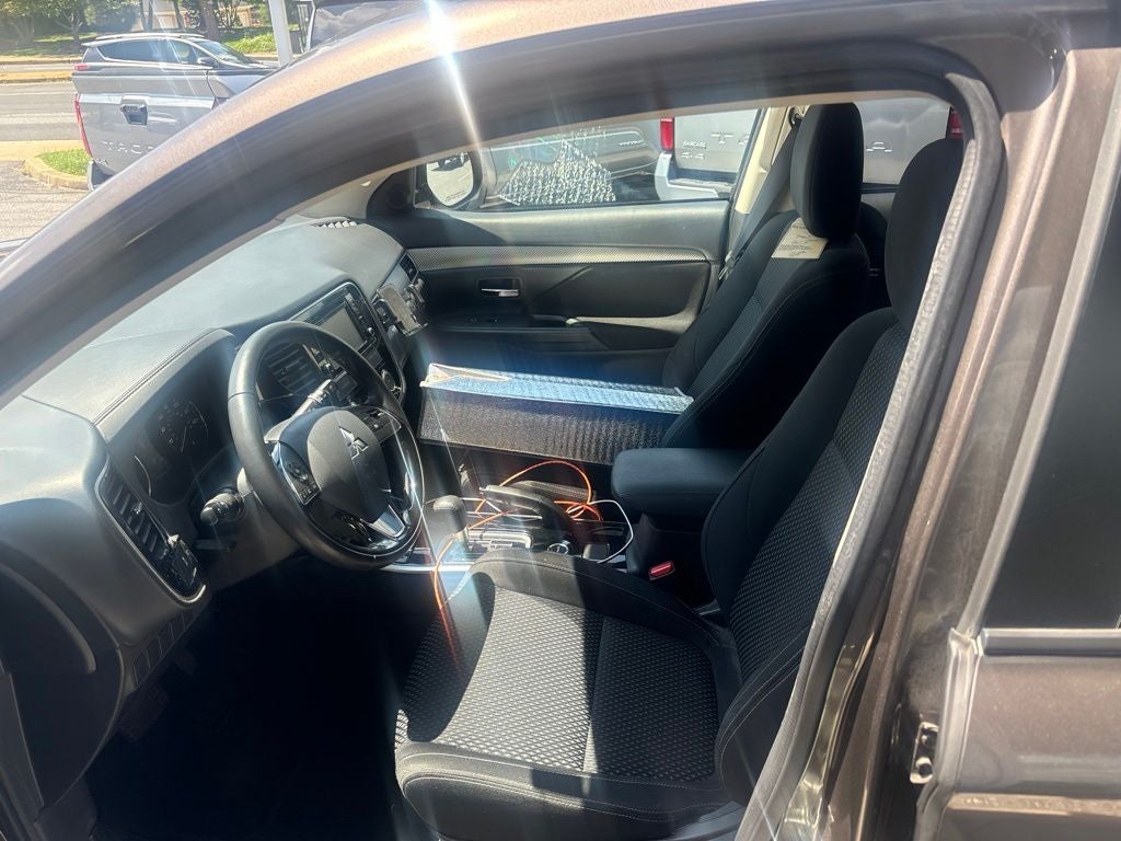 2017 Mitsubishi Outlander ES