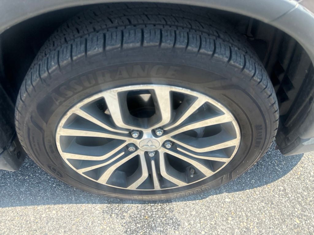2017 Mitsubishi Outlander ES
