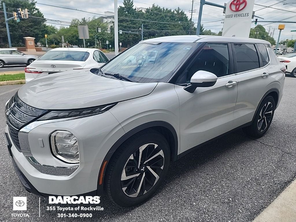 2022 Mitsubishi Outlander ES