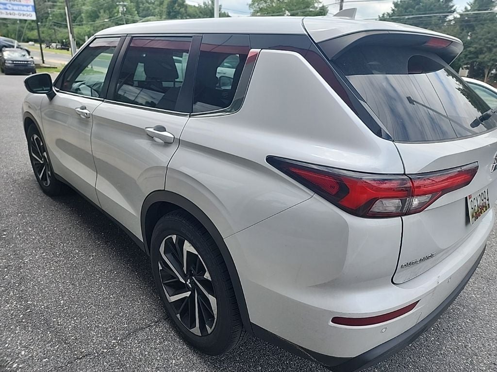 2022 Mitsubishi Outlander ES